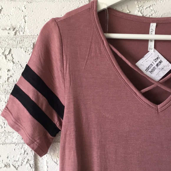 🌿Athletic striped vneck shirt - Picture 4 of 6